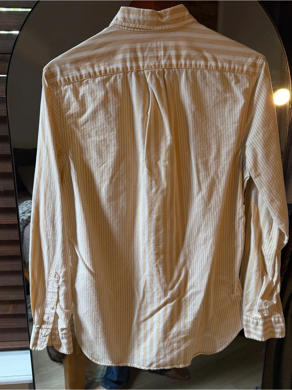 Classic Men's Striped Broken- In Oxford Shirt in cream & White